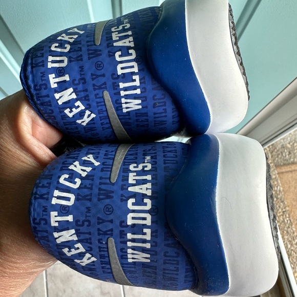 Nike Free Trainer 5.0 Kentucky Wildcats athletic shoe - Picture 11 of 16